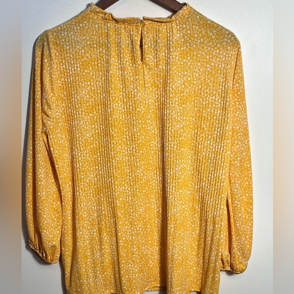 Adrianna Papell yellow top tiny flowers size medium - Picture 3 of 6